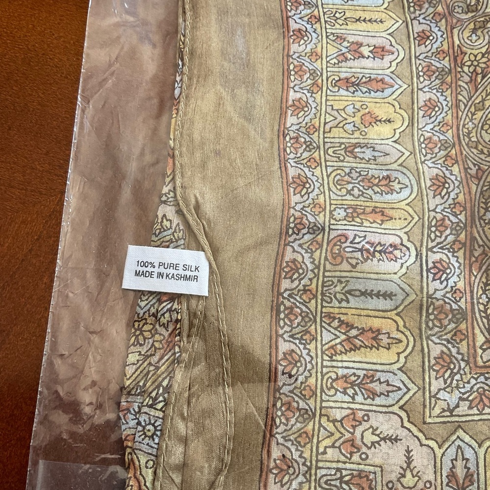 PRINCE SILKS 100% Silk Scarf - Made in Kashmir Gorgeous Fall Colors 40 x 40” NWT - Picture 9 of 10